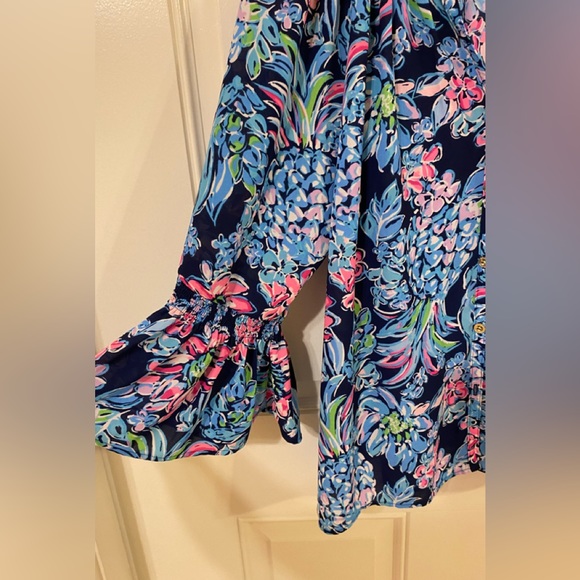 Gorgeous Lilly Pulitzer blouse. Size Medium - Picture 3 of 9